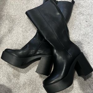 Gabi To the knee boot with heel